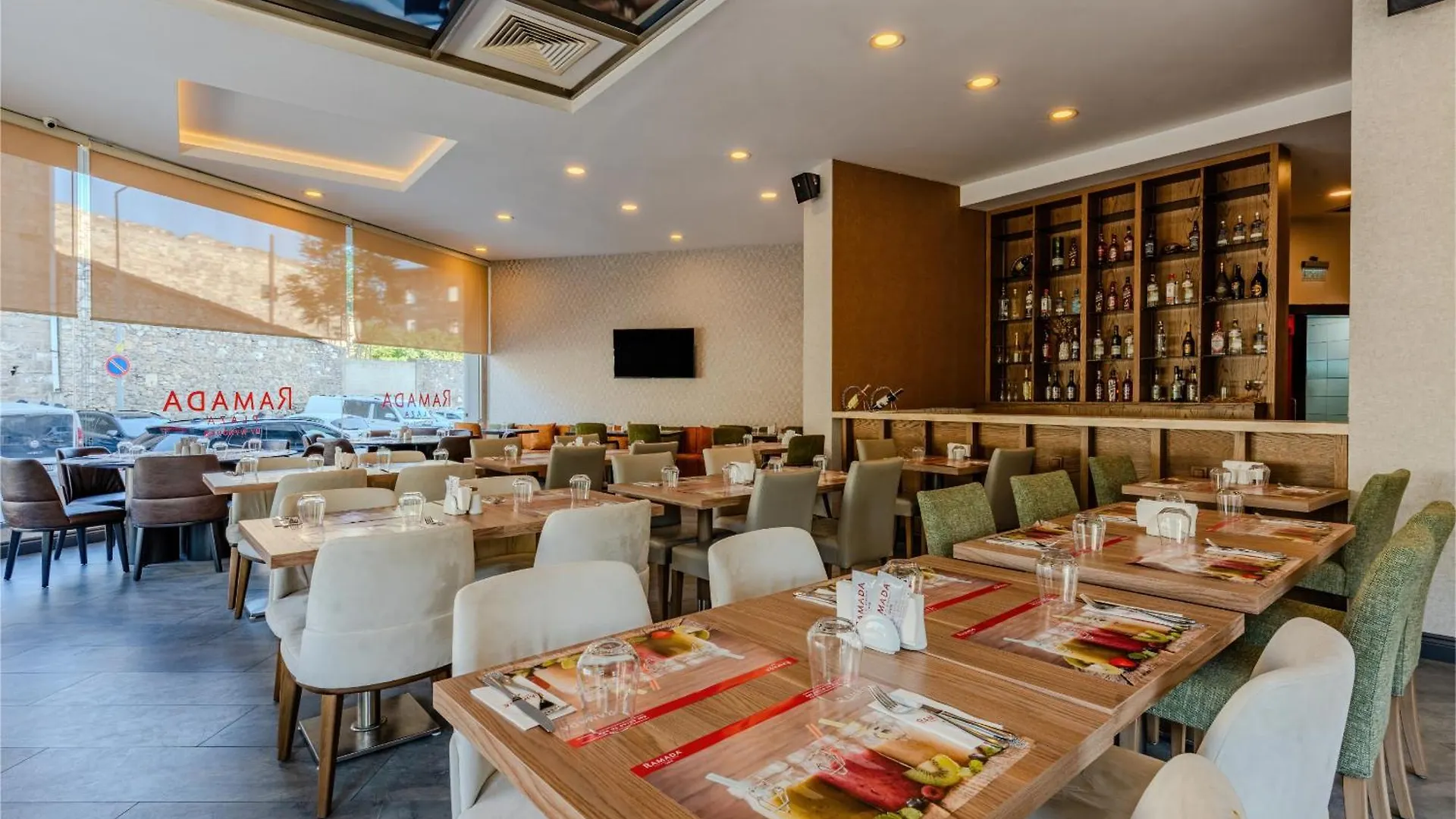 酒店 伊兹密尔温德姆华美达广场酒店