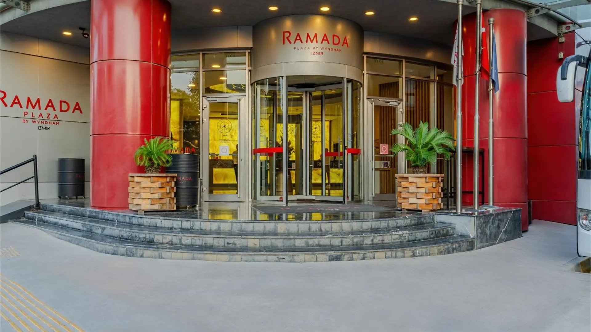 伊兹密尔温德姆华美达广场酒店 酒店