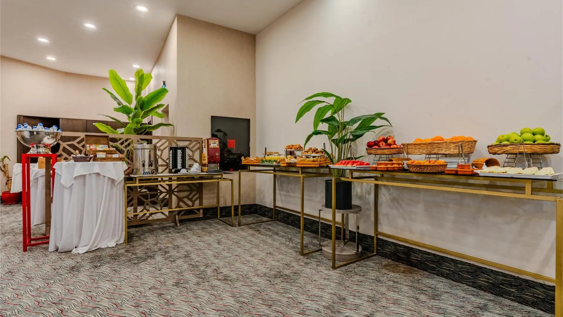 伊兹密尔温德姆华美达广场酒店 酒店