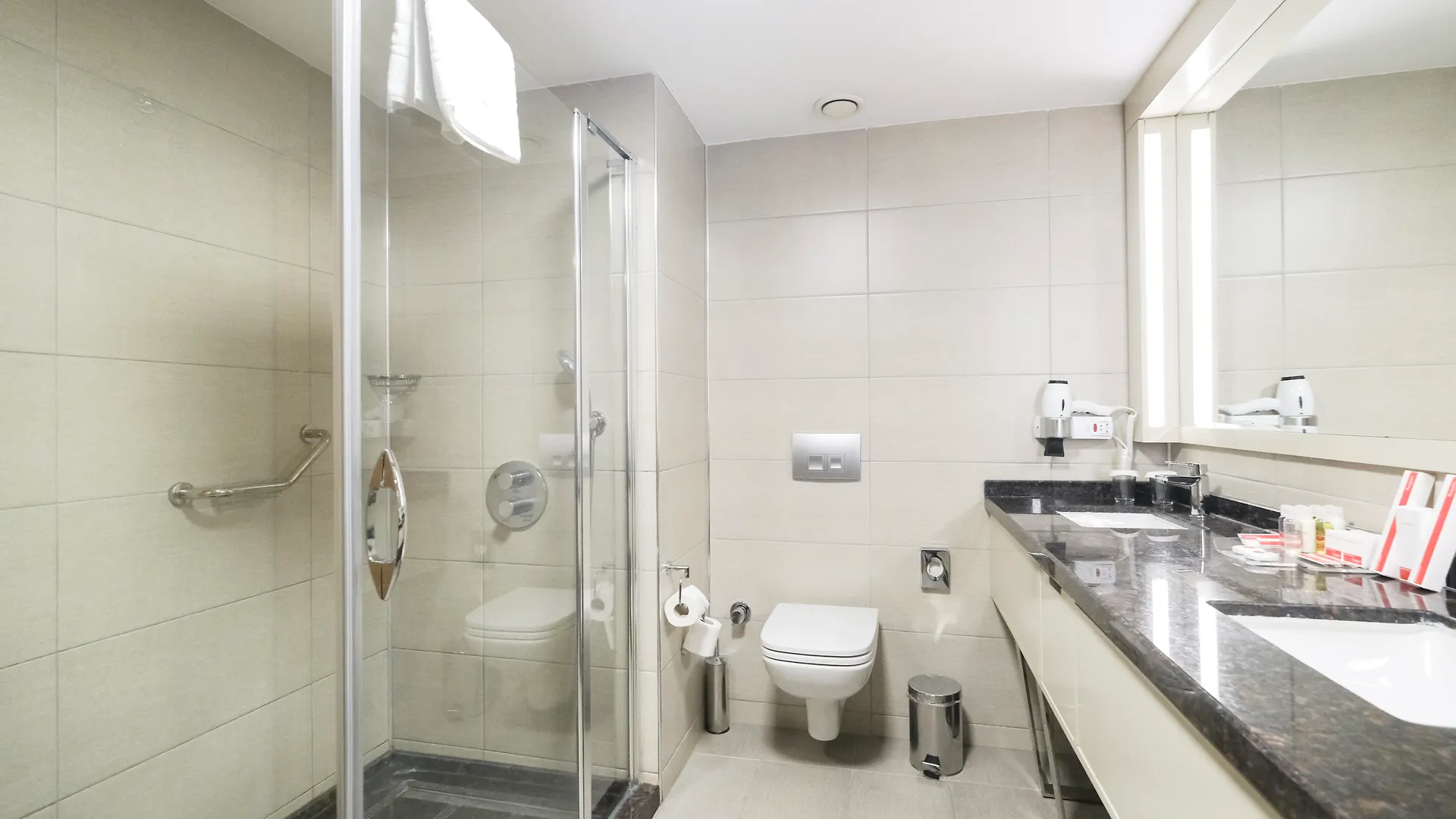 Ramada Plaza By Wyndham Izmir Hotell